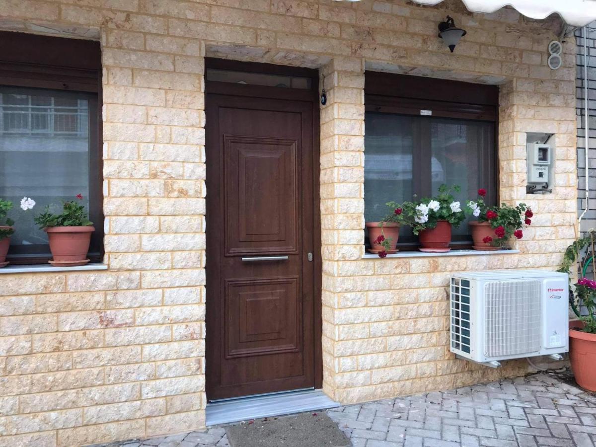 Leonora'S Apartment Принос Экстерьер фото